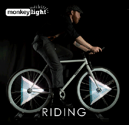 自転車で走るとホイールにネオンのような光る絵が浮かび上がる装置