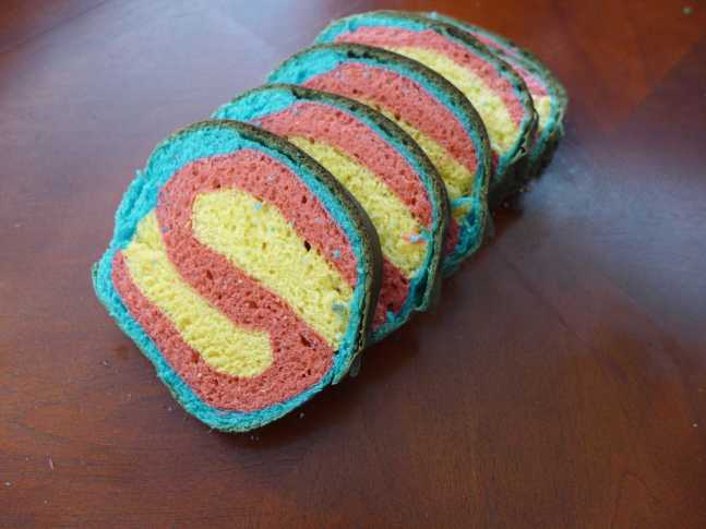 超簡単なスーパーマンのロゴみたいなパンの作り方