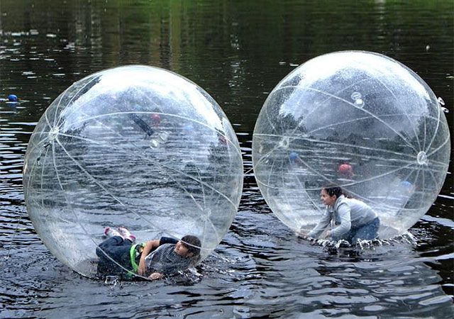 水の上を走れるボール「Inflatable Walk On Water Ball」