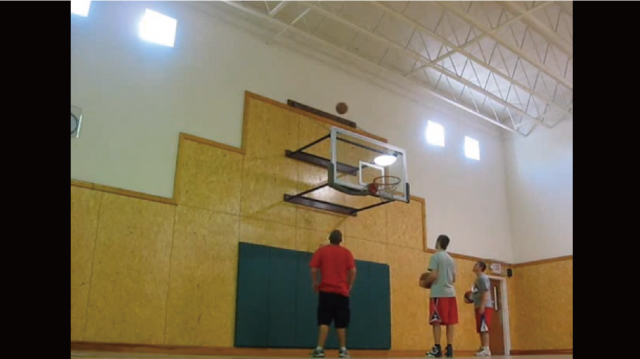 【動画】跳ね返りまくってから入るバスケのスーパーショット