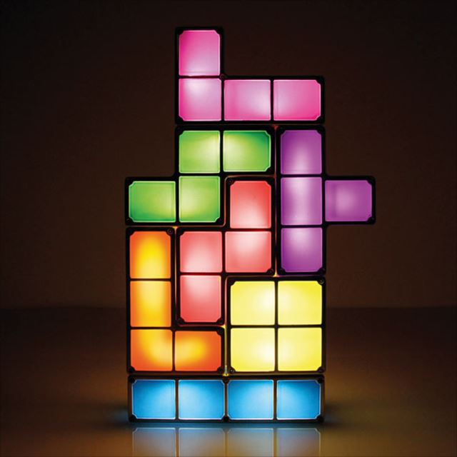 自由な形に組み合わせて置けるテトリス型ランプ「Tetris Stackable LED Desk Lamp」