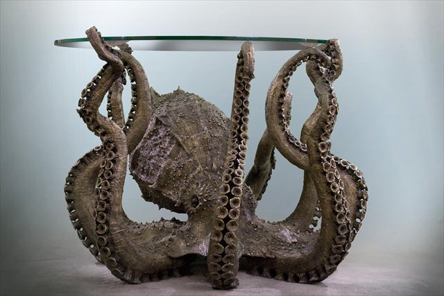 超リアルな巨大なタコ型テーブル「Octopus Table」