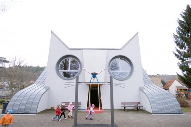 これは通わせたくなる！ドイツにある猫型の幼稚園「Kindergarten Wolfartsweier」