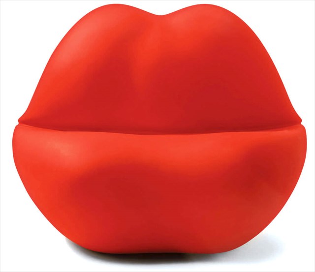 マリリン・モンローへのオマージュで作られた唇型のソファー「BOCCA」 