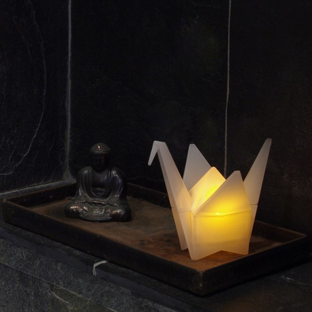 折鶴の形をしたオシャレなルームライト「ORIGAMI CRANE LIGHT」