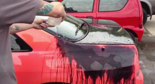 【動画】雨の日はビックリするかも！温度で色が変わる塗装の車