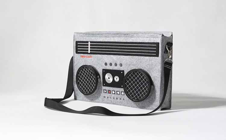 80年代を彷彿させるレトロなブームボックス風バッグ「Classic 80′s Boombox Bag 」