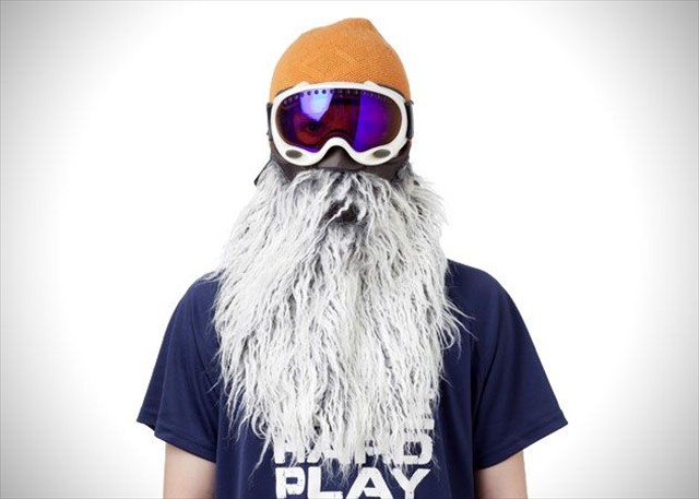 ワイルドな山男に変身できるヒゲ付きのスキーマスク「Beardski Ski Mask」