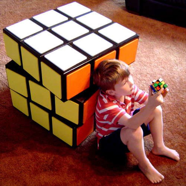 巨大なルービックキューブ型の引出し「Rubik’s Cube Ches」