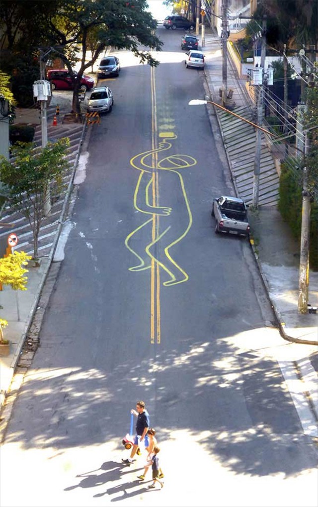 サンパウロの道路に描かれた巨大なアート、作者はストリートアーティスト「Tec」