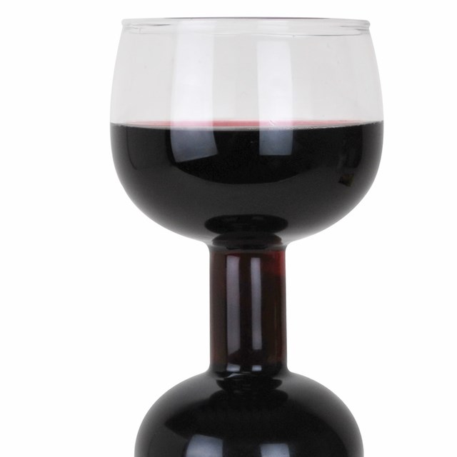 一杯だけのつもりがボトル1本呑んでしまうワイングラス「Ultimate Wine Bottle Glass」
