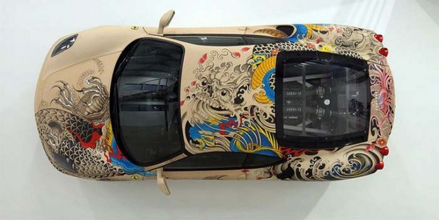 フランス人アーティストPhilippe Pasquaが手掛けた「刺青入りフェラーリ」が渋い！