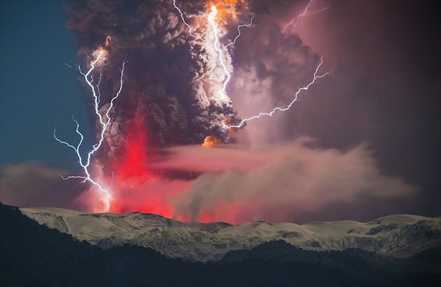 まるでこの世の終わりだ！チリで噴火した火山の様子を収めた写真が凄い！