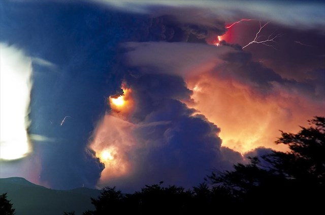 まるでこの世の終わりだ！チリで噴火した火山の様子を収めた写真が凄い！