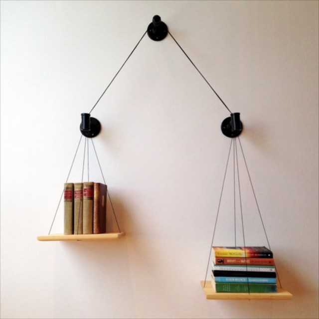 物凄くバランス感覚が必要な本棚「Black Balance Bookshelf」