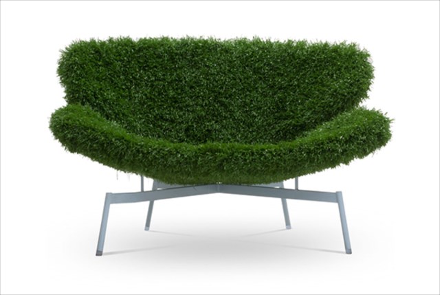 芝生に腰掛けているような気分になれるソファー by SOLV