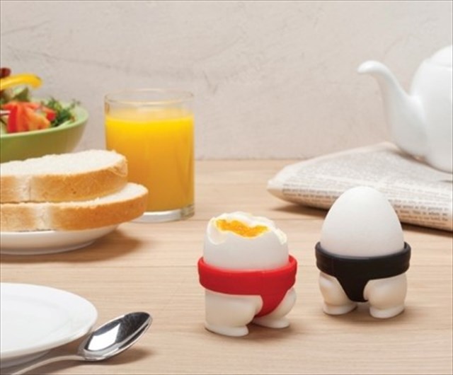 ゆで卵をお相撲さんに変えるエッグカップ「Sumo Eggs」