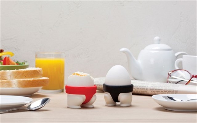 ゆで卵をお相撲さんに変えるエッグカップ「Sumo Eggs」
