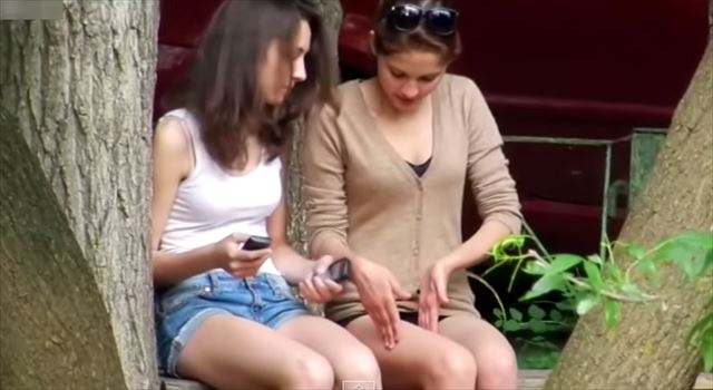 【動画】脚の太さを比べるロシア美女が突っ込みどころ満載すぎて話題ｗ