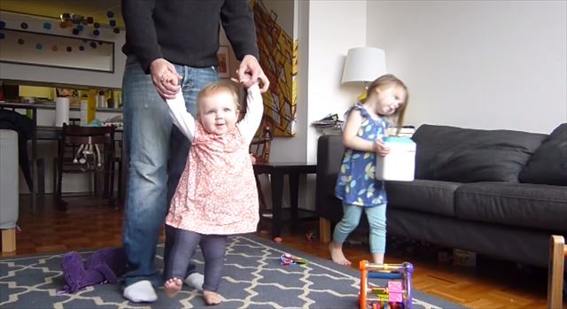【動画】思わず応援してしまう！赤ちゃんが歩けるようになるまでの練習風景を撮影したタイムラプスムービー