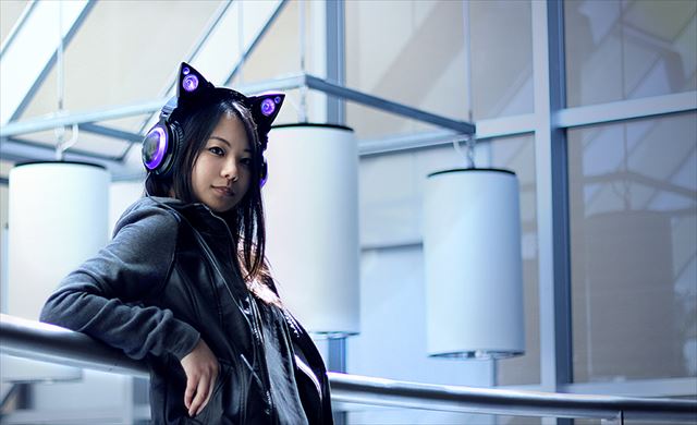 これは一部の人に人気が出そう！近未来感溢れる猫耳型のヘッドフォン「Cat Ear Headphones」