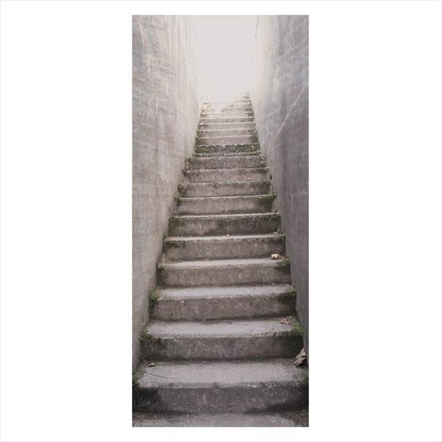 扉を地上へと続く階段に変えるデカール「Stairs Door Cover」