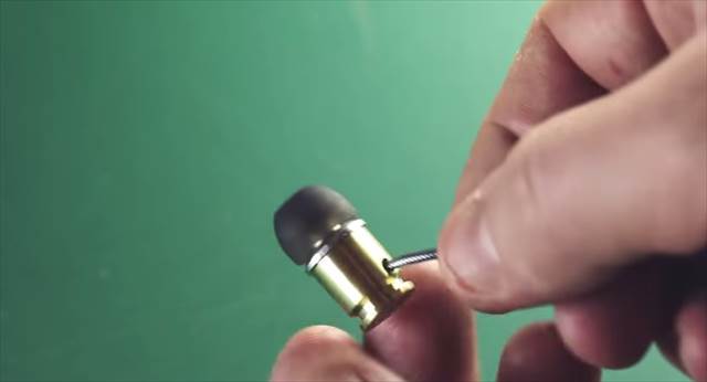 【DIY】弾丸の薬莢をリメイクして作ったイヤホン「Bullet Headphones」※動画あり