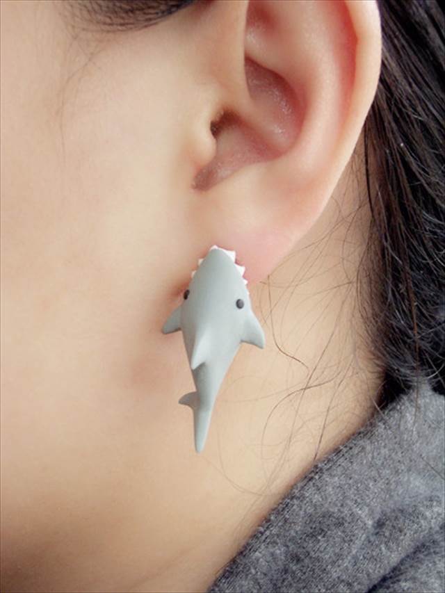 サメにガブッと噛まれたようなイヤリング「Shark Bite Earrings」が可愛すぎる！