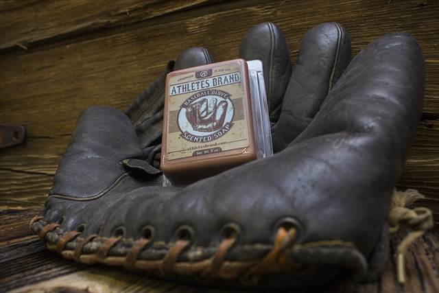 臭いフェチに是非オススメしたい”野球のグローブ”の香りがする石鹸『Baseball Glove Scented Soap』