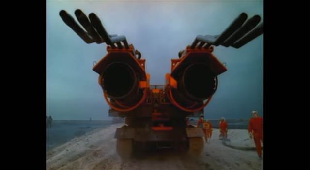 油田火災を消火する為に”あるもの”を組み合わせて作られた戦車『Big Wind』の最終兵器感が凄い！
