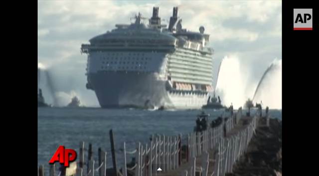 タイタニックの5倍！思わず目を疑う世界最大級のクルーズ船のド迫力な入港シーンが凄い