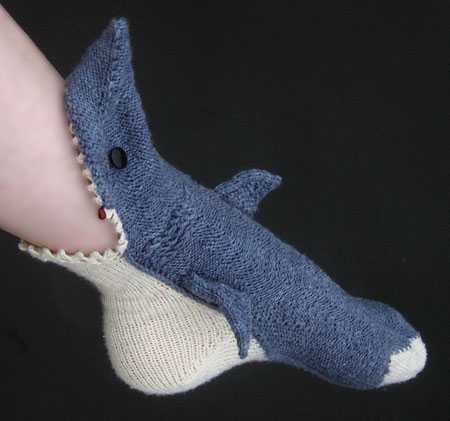 サメにガブッーーー！！と噛まれている気分になれる靴下がカワイイｗ