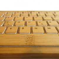 竹製の珍しいiPad用キーボード「iZen Bamboo keyboard」