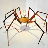 天井にも張付ける蜘蛛っぽいランプ「Spider Lamp」