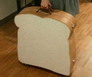存在感が半端ないｗｗｗ食パンをデカくしたようなデザインのスーツケース