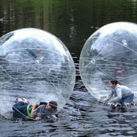 【動画あり】水の上を走れるボール「Inflatable Walk On Water Ball」が超楽しそうｗ