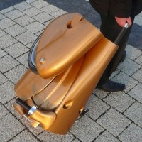 超COOL！！折りたたんでスーツケースみたいに持ち運べる電動バイク「Moveo」